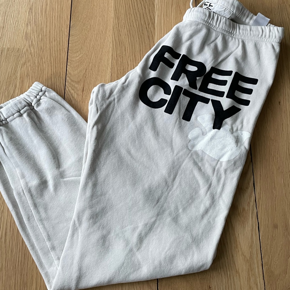 FreeCity sweatpants size M